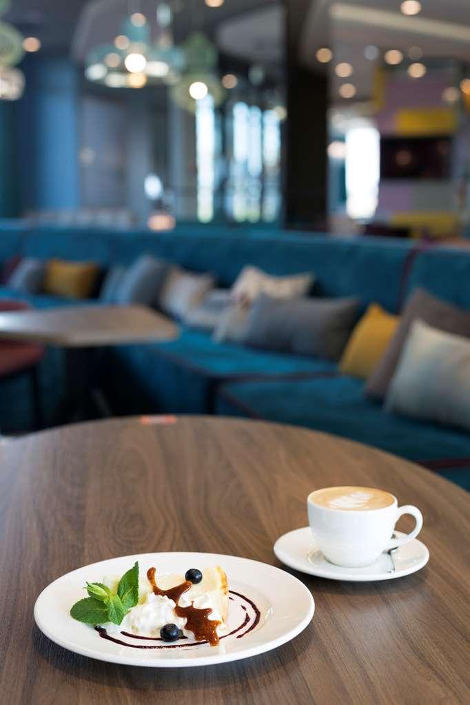 Hampton By Hilton Krakow Airport Hotel Balice Restaurant photo